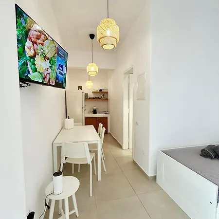 Elenitas Studio, Steps To The Windmills, Fabrika & Little Venice